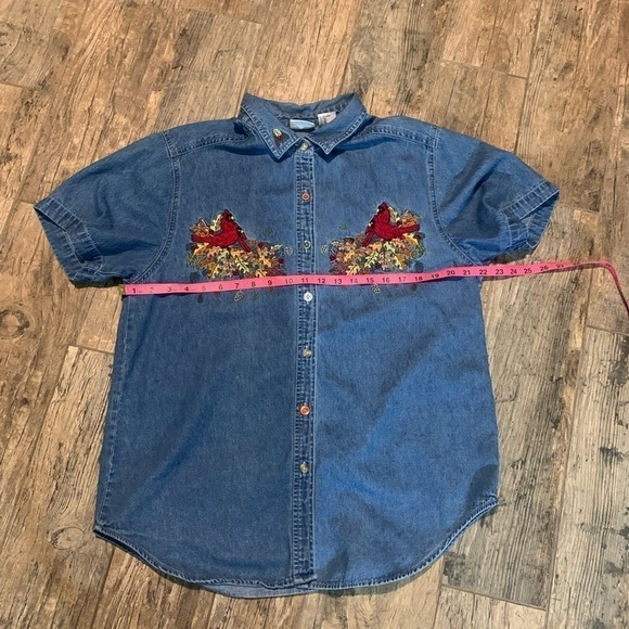 Women’s Bobbie Brooks Denim Collared Button down SS cardinals leaves fall scene - Picture 4 of 5